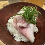 らーめんMAIKAGURA - ローストポーク丼、お米が激ウマ(　ﾟдﾟ)ﾝﾏｯ!