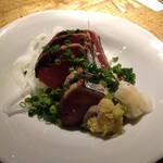 手打そば大庵 - カツオのタタキ。