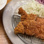 とんかつのポーク凡平 - 国産ヒレカツ定食を塩とマスタードととんかつソースと一味で