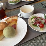 MIDO RESTAURANT PIC NIKA - 