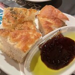 キャンティ・ピエトラ - お通しのパン