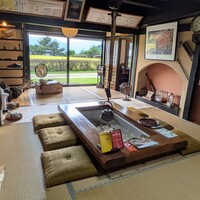 四季の郷志むら - 囲炉裏のある部屋。