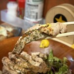 吟の利久 - 山賊焼 リフト