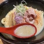 Yakiago Shio Ramen Takahashi Shinjuku Hon Ten - クリーミーな海老白湯スープ。