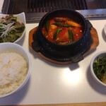 ぴょんぴょん舎 - 純豆腐チゲのランチセット（激辛）