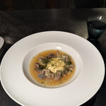 Alternative - 4皿目
      小笠原諸島アオウミガメの極上スープ、海亀のフラン、コンフィ。