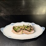 Alternative - 6皿目
      北海道特大秋刀魚の炭火焼き。