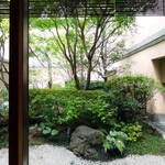 花筐 - 席から見える中庭