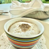 SIMOSE French Restaurant - いろいろキノコと岩国レンコンのスープ。てっべんに鎮座されますのは、トリュフ様なり〜