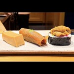 鮨 つぼみ - ・太巻き ~雲丹のせ~ (愛媛・中島)
      ・稲荷
      ・玉子