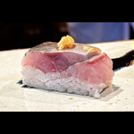 鮨 つぼみ - ・鯵の押し寿司 (冷やし)