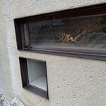 318469958 - 