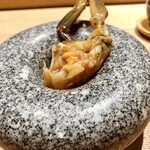 KHAO - 熟成された赤酢でつけた渡り蟹