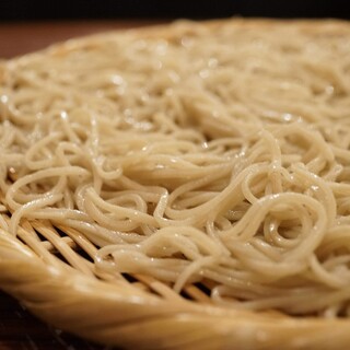 国産最高級そば粉を使用した、自家製手打ちそばが自慢！
