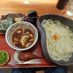 釜揚げうどん たまり - 料理写真:釜揚げ肉汁つけ麺特盛＋鮭おにぎり