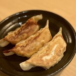 中華バル ろたす - 餃子もパリパリ系の美味しいやつ