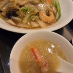 萬珍樓點心舗 - 中華丼とカニ玉子スープ