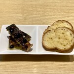 八幡麻婆 雅 - 鯖と豆鼓のオイル煮、ガーリックトースト付き。