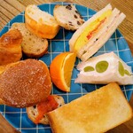 mauruuru piti - パン9種類、フルーツ
