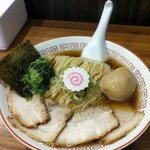 喜多方食堂 山海 - 『あっさり煮干し（麺大盛）』と『煮卵』と『ﾁｬｰｼｭｰ』