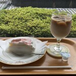 Cafe　FIKA - いちごケーキとアイスカフェオレ。