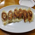 中華料理 龍府 - ビールセットの餃子。