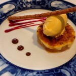 横濱元町 霧笛楼 - 桃のコンポートとココナッツのケリームブリュエ マンゴーのグラス