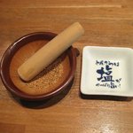 Tonkatsu Ma Mezon - すり鉢に入った胡麻