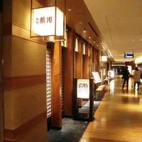 駒形前川 新丸ビル店 - お店の外観、5階南西よりの廊下風景