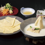 梅の花 - 料理写真:湯葉のしゃぶしゃぶ