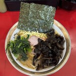 ラーメン 杉田家 千葉駅前店 - 金丼を頭上から激写！