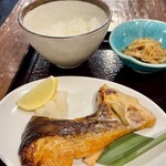 シンヨコ商店 - サーモン幽庵焼