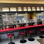 ラーメン 杉田家 - カウンター。