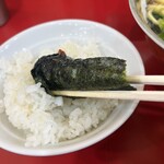 ラーメン 杉田家 - 海苔で巻いて食べる(ﾟдﾟ)ｳﾏｰ