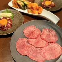 焼肉 それいけ精香園 - タン塩特選刻み葱とキムチ盛り合わせ