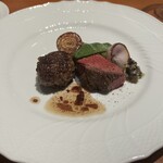 イタリア料理 樋渡 - 岩手県　エム牧場　短角牛×黒毛　肩ロースのローストとハンバーグをわがままお願いして半々で。