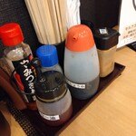 武蔵野うどんっ かみつけ製麺店 - 卓上調味料