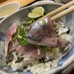 丸新 - 「アジたっぷり丼」(税込1,880円) ※箸上げ撮影