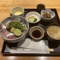 丸新 - 「アジたっぷり丼」(税込1,880円)