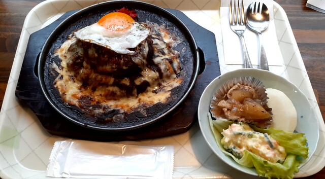 鶴岡の本格カレー店 B I M I（ビミ） &ndash; 香り高いスパイスとくつろぎ空間