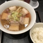 喜多方ラーメン坂内 - 料理写真:ラーメン＆半ライス