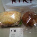 パンやきどころ RIKI - 自家製ﾛｰｽﾄﾎﾟｰｸｻﾝﾄﾞ@290(税別）･十勝ｺｰﾝﾊﾟﾝ＠110(税別）
