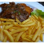 Drosselhof - トンカツとマッシュルームのクリームソース・・トンカツは大きいですよ。ソースは濃厚ですがマァ普通かな。