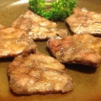 近江源助 - 牛舌ステーキ