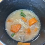 キッチン彩 - 豚汁は具沢山！