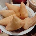 トルクメニスタンパビリオンレストラン - パンも美味い