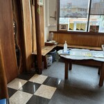 吟八亭 やざ和 - 2階の入口前に店主がいらっしゃいました