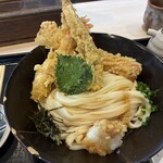 本格手打うどん 大河 - つゆをかけたところ