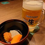 温炊き さんずい - お通し350円、生ビール660円