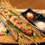 温炊き さんずい - 鹿児島産黒毛和牛三角バラ(ｶﾙﾋﾞ)の焼霜仕立　1,580円